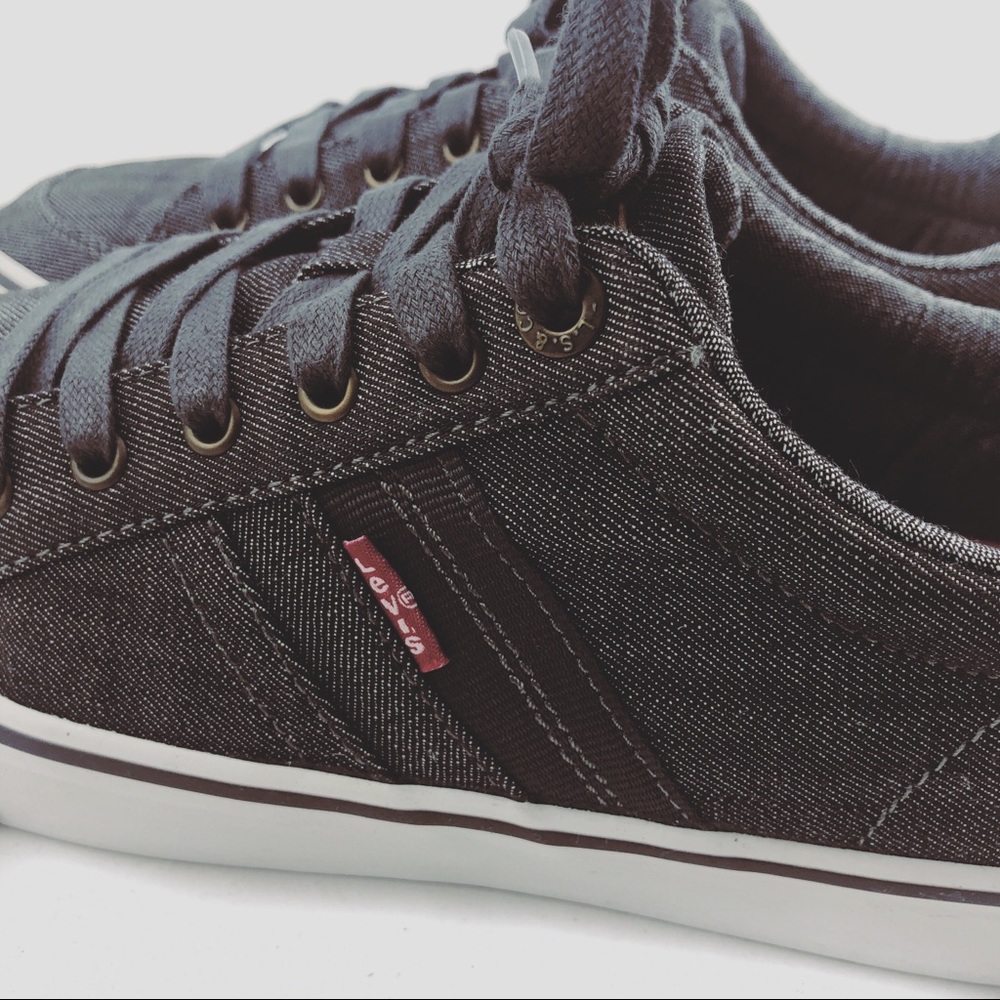 LEVI’S MEN’S SNEAKERS NWOT SIZE 8M.